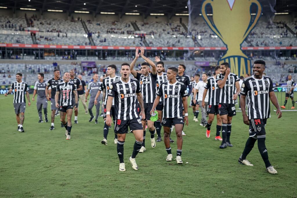 Jogadores do Atlético-MG comemoram no Mineirão