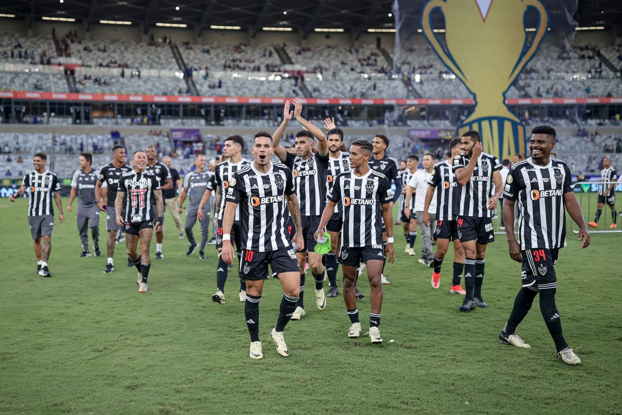 Jogadores do Atlético-MG comemoram no Mineirão