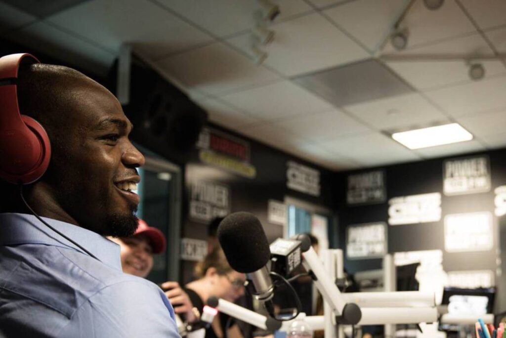Jon Jones lamentou a necessidade de desmentir notícias. Foto: Reprodução/Facebook