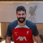 Alisson retorna aos treinos do Liverpool