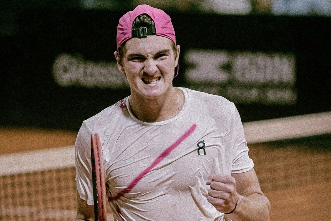 Tenista João Fonseca em jogo do Paraguay Open 2023