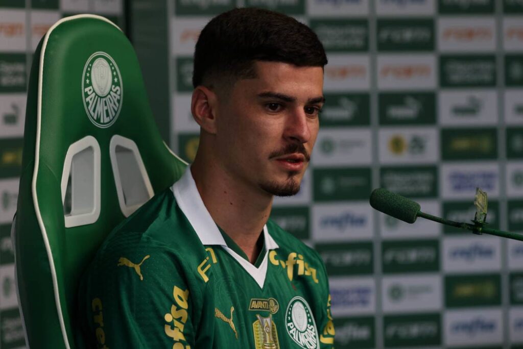 Rômulo também falou sobre a sua admiração pelo meia Raphael Veiga. Foto: Cesar Greco/Palmeiras