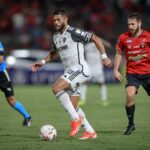 Hulk durante o confronto entre Atlético-MG e Caracas pela Libertadores (Foto: Pedro Souza/CAM)