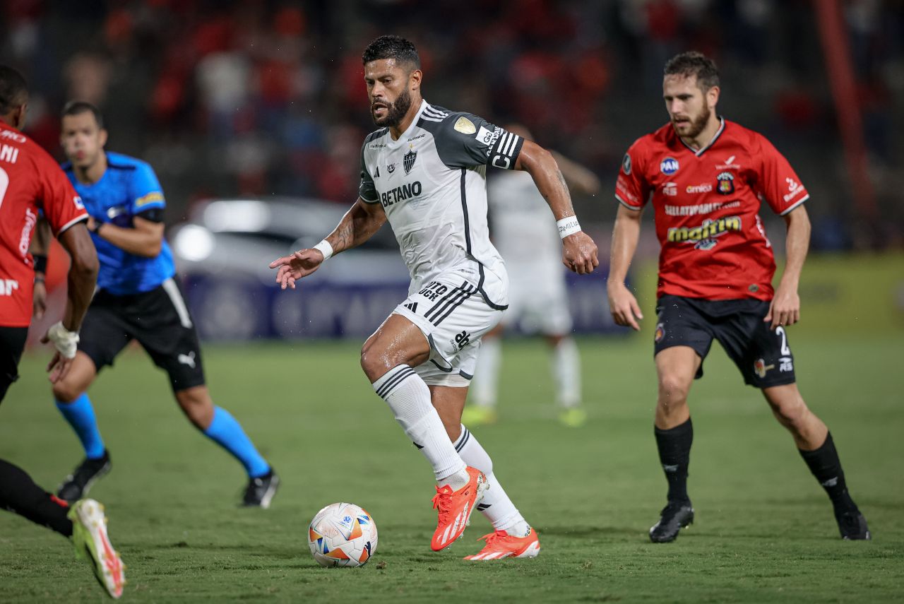 Hulk durante o confronto entre Atlético-MG e Caracas pela Libertadores (Foto: Pedro Souza/CAM)