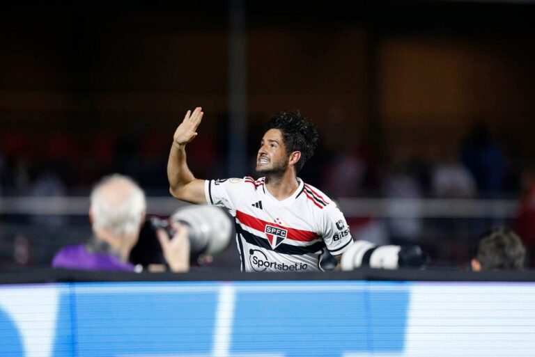 <p>Alexandre Pato está na mira do Santos (Foto: Paulo Pinto/SPFC)</p>
