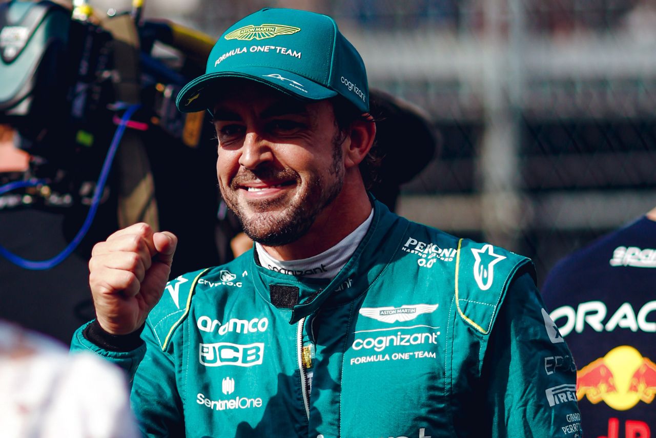 Fernando Alonso, da Aston Martin, comemorando no GP de Miami da Fórmula 1 2023
