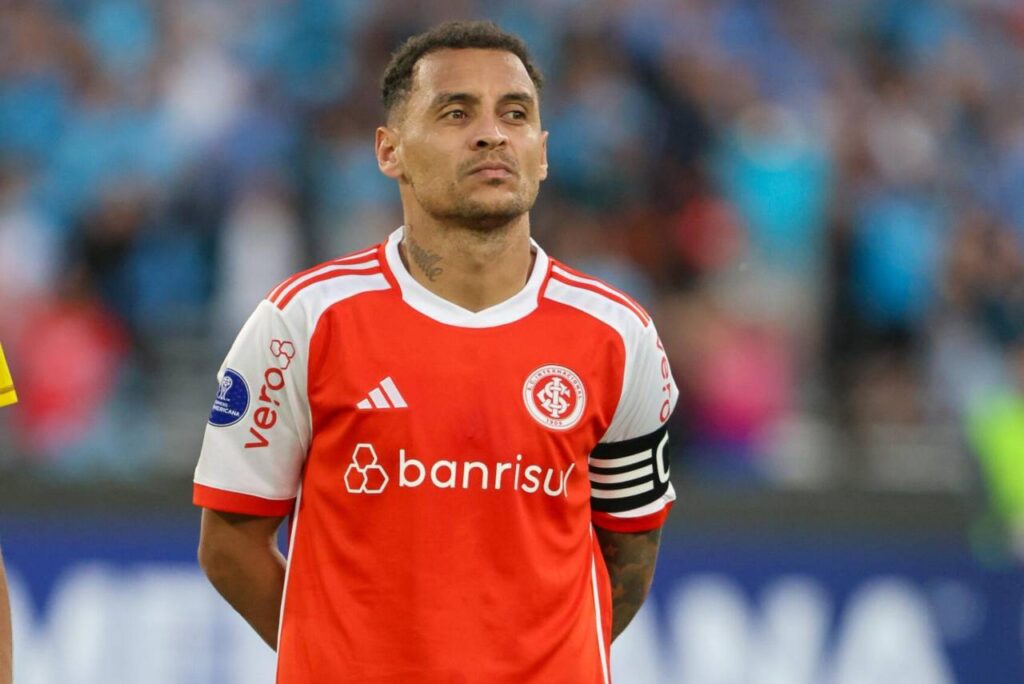 Alan Patrick se machucou durante a partida contra o Real Tomayapo. Foto: Ricardo Duarte Internacional