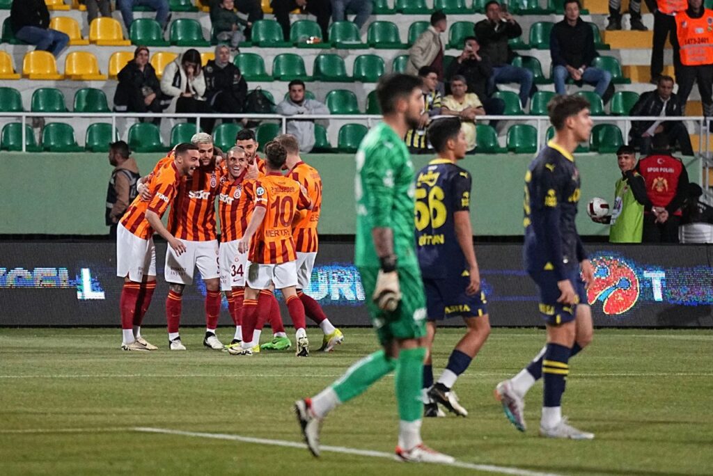 VAR: Lance do jogo entre Galatasaray e Fenerbahçe no Campeonato Turco em 2024