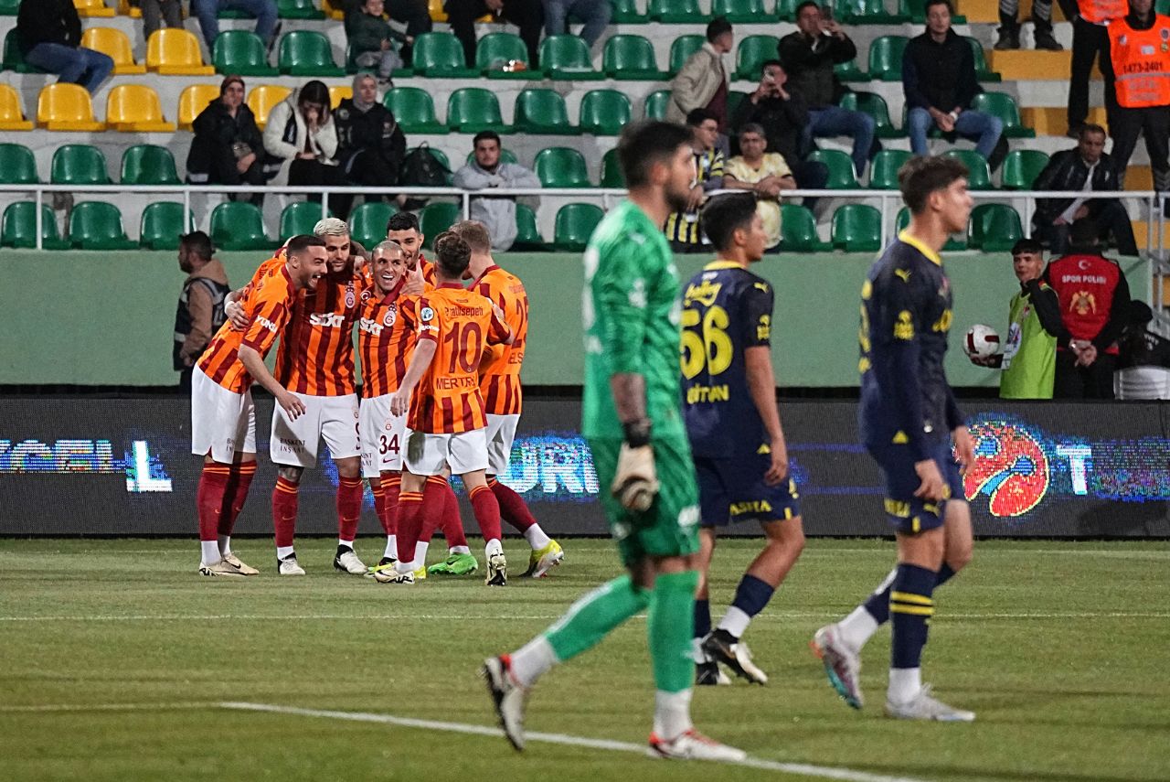 VAR: Lance do jogo entre Galatasaray e Fenerbahçe no Campeonato Turco em 2024