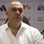 Marcos Braz defendeu Tite, mas ressaltou que Flamengo quer conquistar tudo. Foto: MAURO PIMENTELAFP