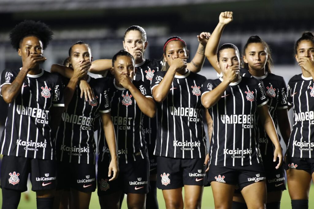 O Corinthians repetiu o gesto ao marcar contra o Santos de Kleiton Lima. Foto: Rodrigo Gazzanel/Corinthians