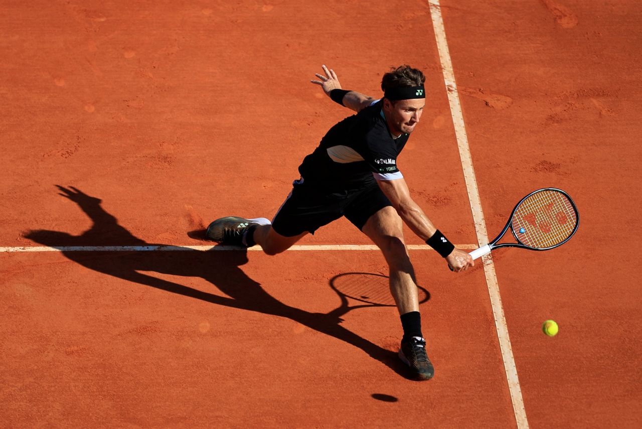 Tenista Casper Ruud em jogo do Masters 1000 de Monte Carlo
