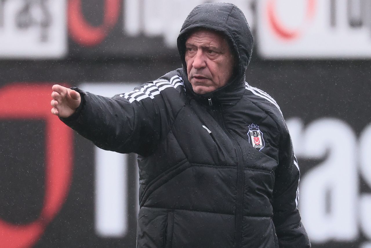 Treinador Fernando Santos em treino do Besiktas