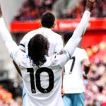 Eberechi Eze comemorando gol pelo Crystal Palace contra o Liverpool na Premier League