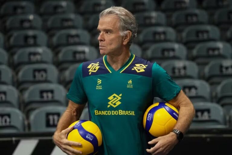 <p>Bernardinho, técnico da seleção masculina de vôlei (Foto: Maurício Val/CBV)</p>
