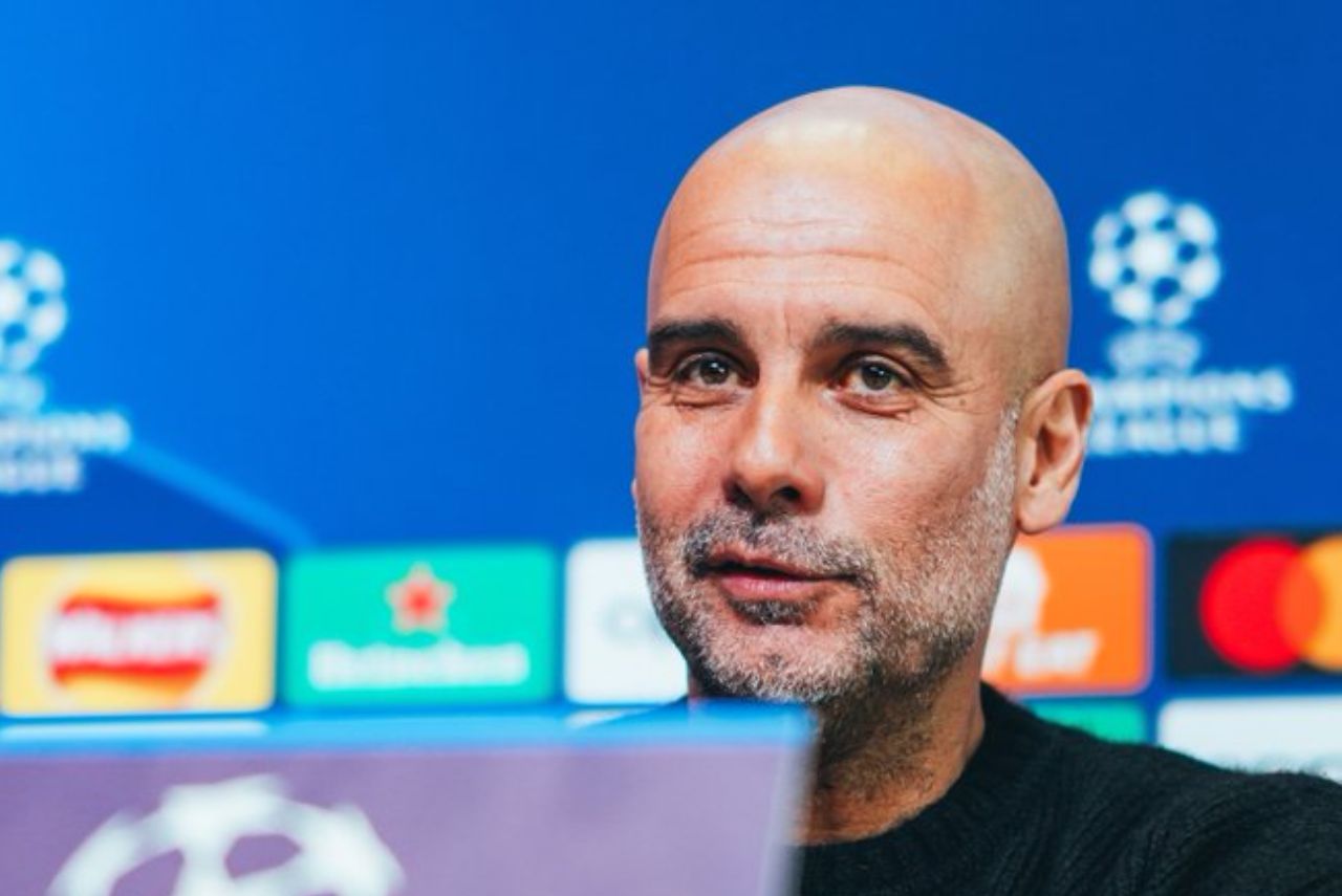 Guardiola em coletiva na Inglaterra
