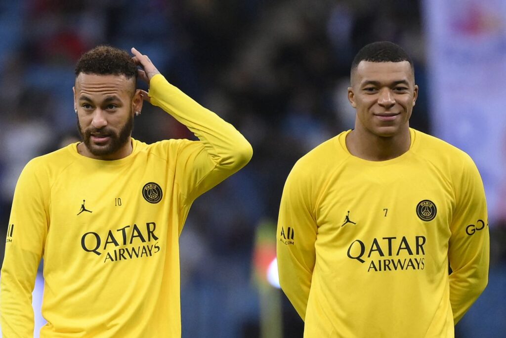 Neymar e Mbappé atuaram juntos no PSG (Foto: Franck Fife/AFP)