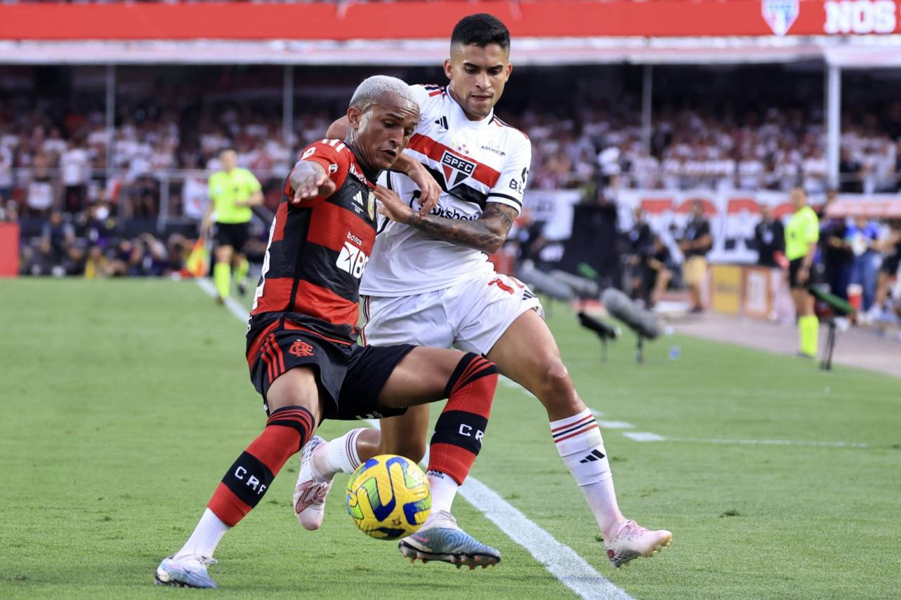 Wesley do Flamengo, está liberado para enfrentar o São Paulo. Foto: MARCELLO ZAMBRANAAFP