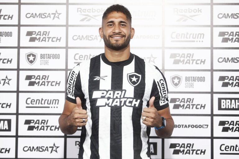 <p>Pablo foi apresentado oficialmente nesta quarta-feira (Foto: Vitor Silva/Botafogo)</p>
