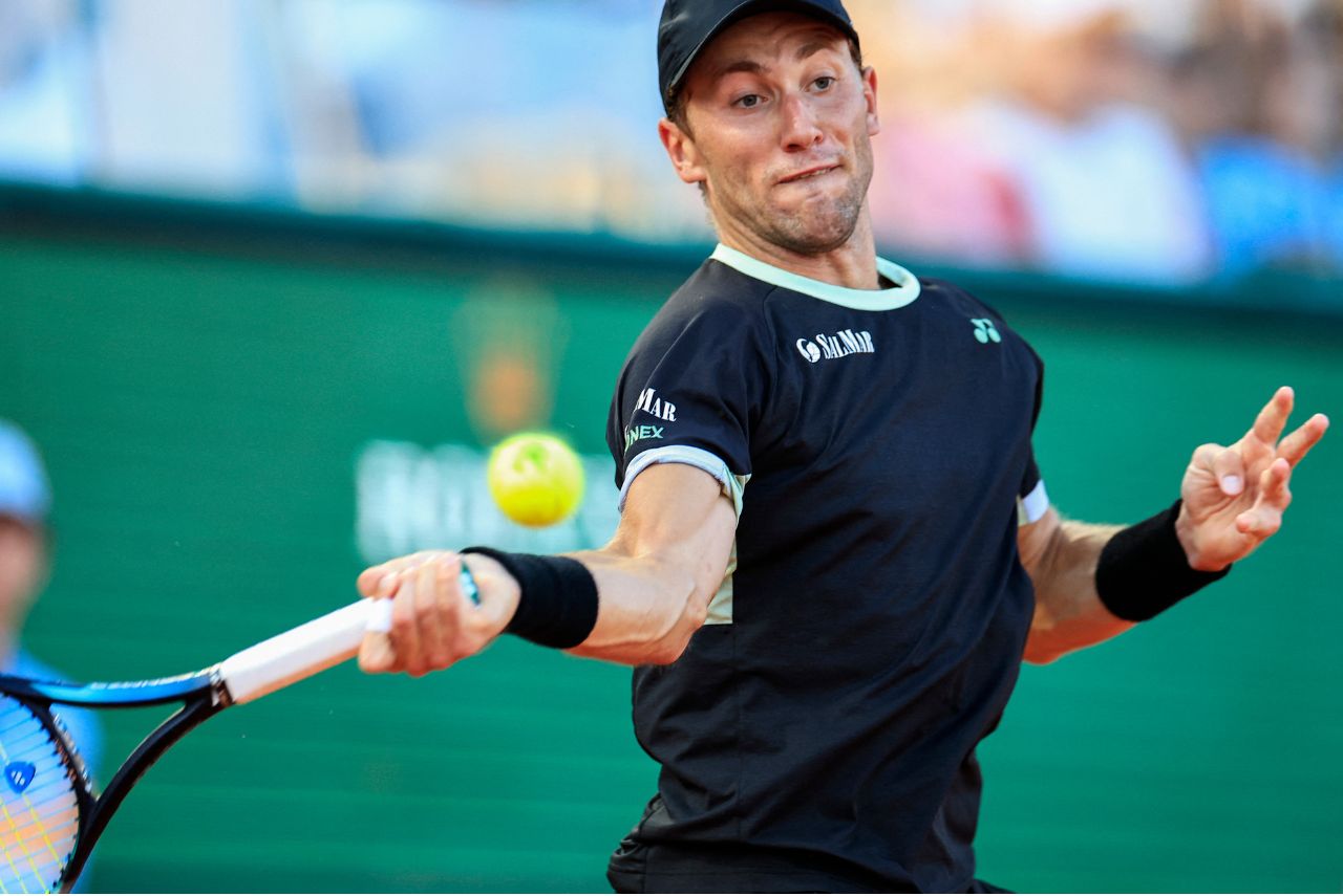 Casper Ruud venceu Alexandre Muller no ATP 500 de Barcelona (Foto: Valery Hache/AFP)