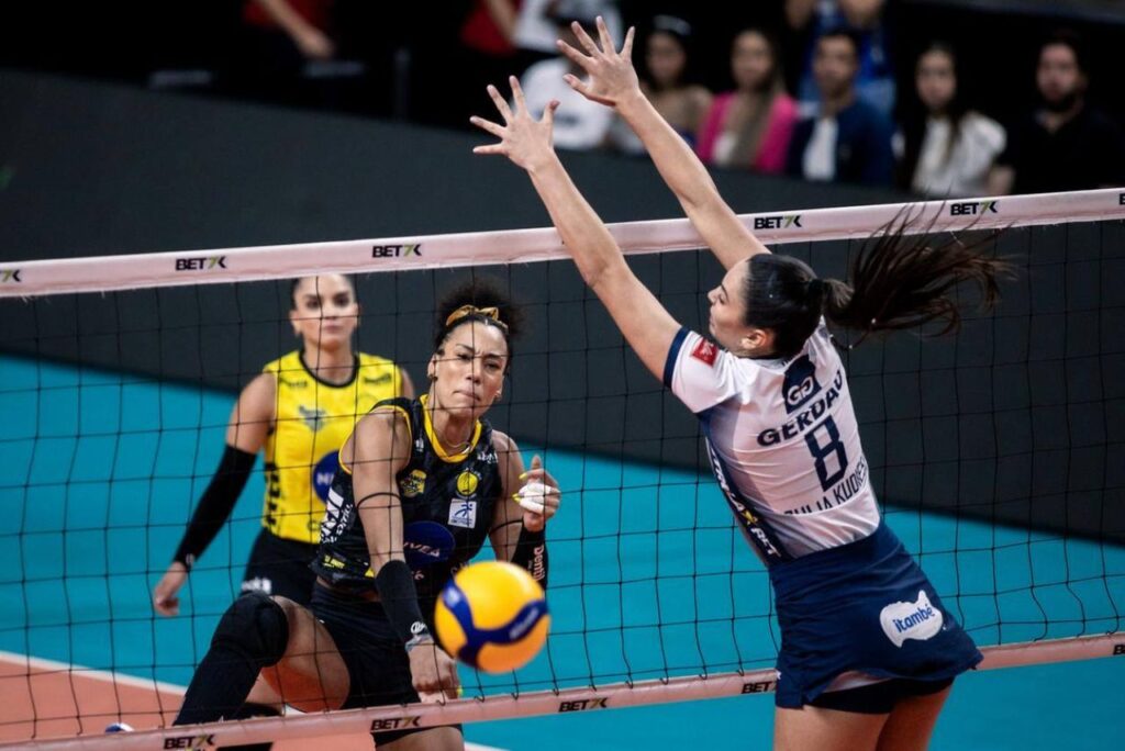 Superliga: Lance do jogo entre Gerdau Minas e Dentil Praia Clube na final da Supercopa 2023