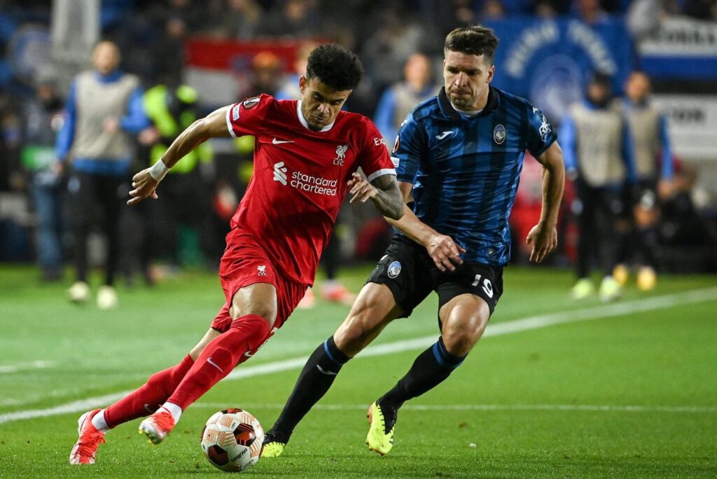 Atalanta foi derrotada pelo Liverpool, mas avançou na Liga Europa (Foto: Isabella Bonotto/AFP)