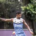 Hayner em treino do Santos