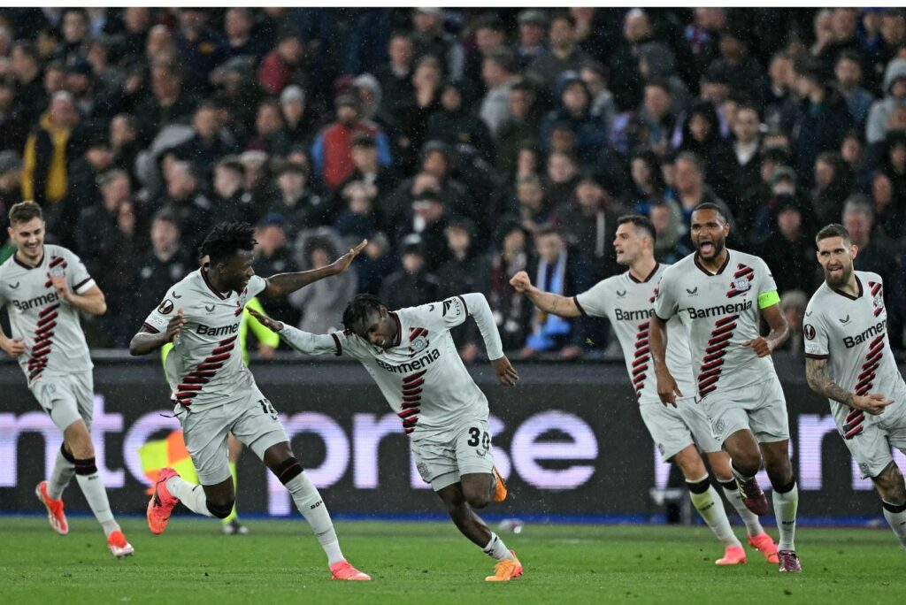Leverkusen segue fazendo história