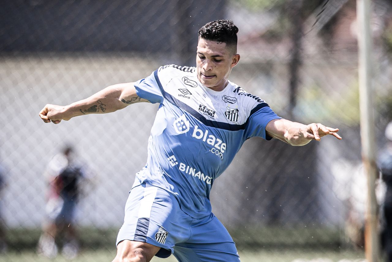 Rodrigo Ferreira em treino do Santos