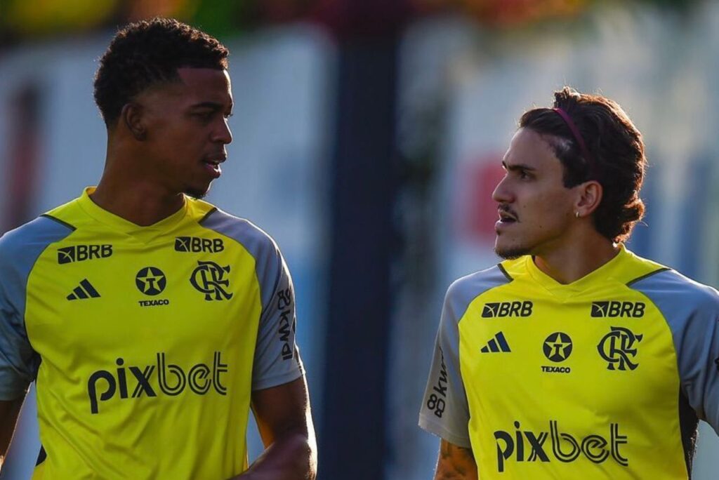 Carlinhos e Pedro no treino do Flamengo