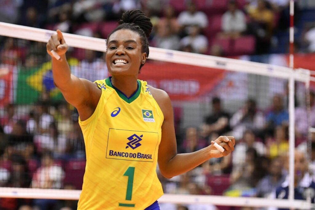 Central Fabiana Claudino em jogo da Seleção Feminina de Vôlei na Copa do Mundo de 2019