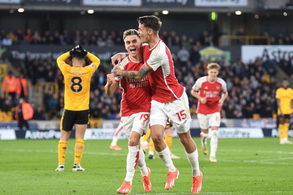 Trossard comemora primeiro gol do Arsenal