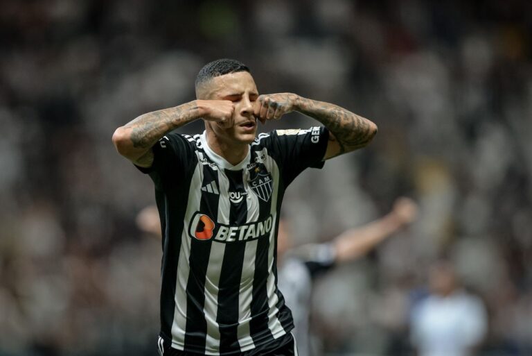 <p>Guilherme Arana comemorou gol fazendo o &#8216;chororô&#8217; (Foto: Pedro Souza/Atlético-MG)</p>
