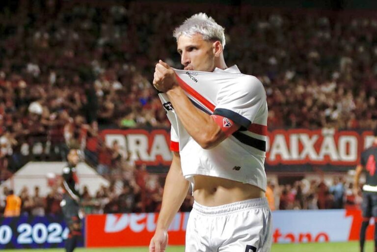 <p>Calleri comemora mais um gol pelo São Paulo. Foto: Reprodução/SPFC</p>

