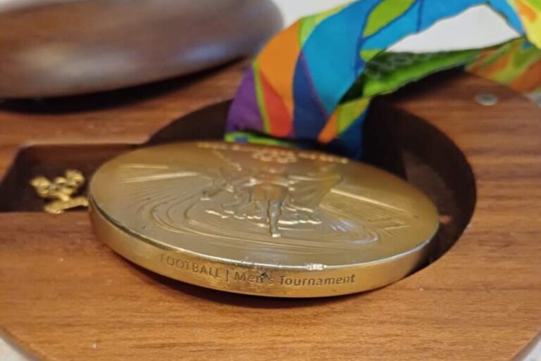 <p>Medalha de ouro das Olimpíadas do Rio 2016 (Foto: Divulgação)</p>
