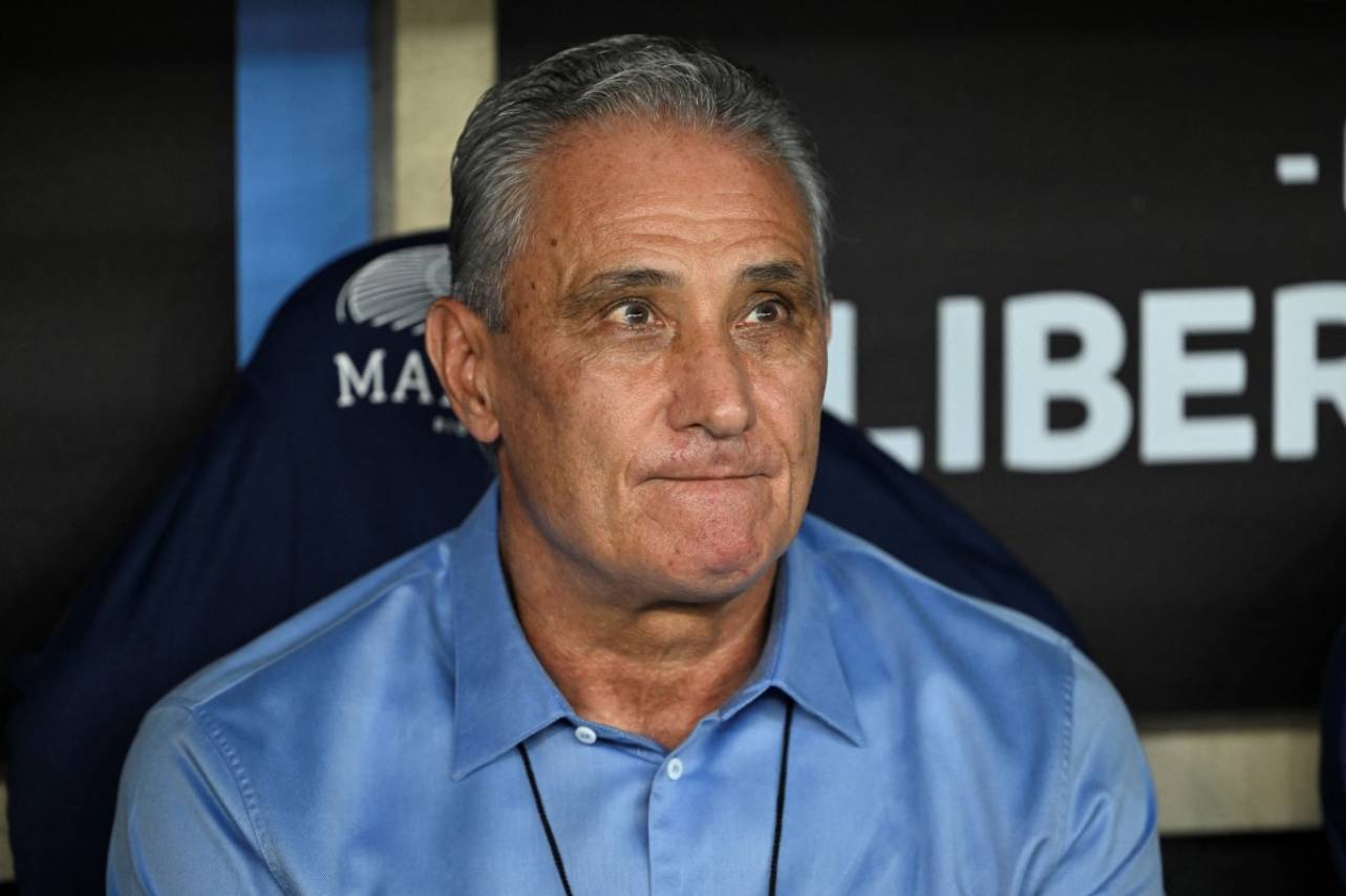 Tite levou cuspida durante o jogo contra o Palmeiras no Allianz Parque. Foto: MAURO PIMENTELAFP