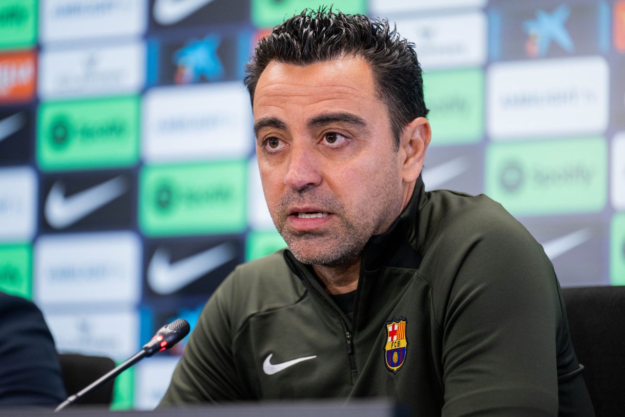 Xavi em coletiva do Barcelona