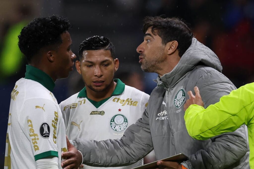 Técnico do Palmeiras conversa com Endrick
