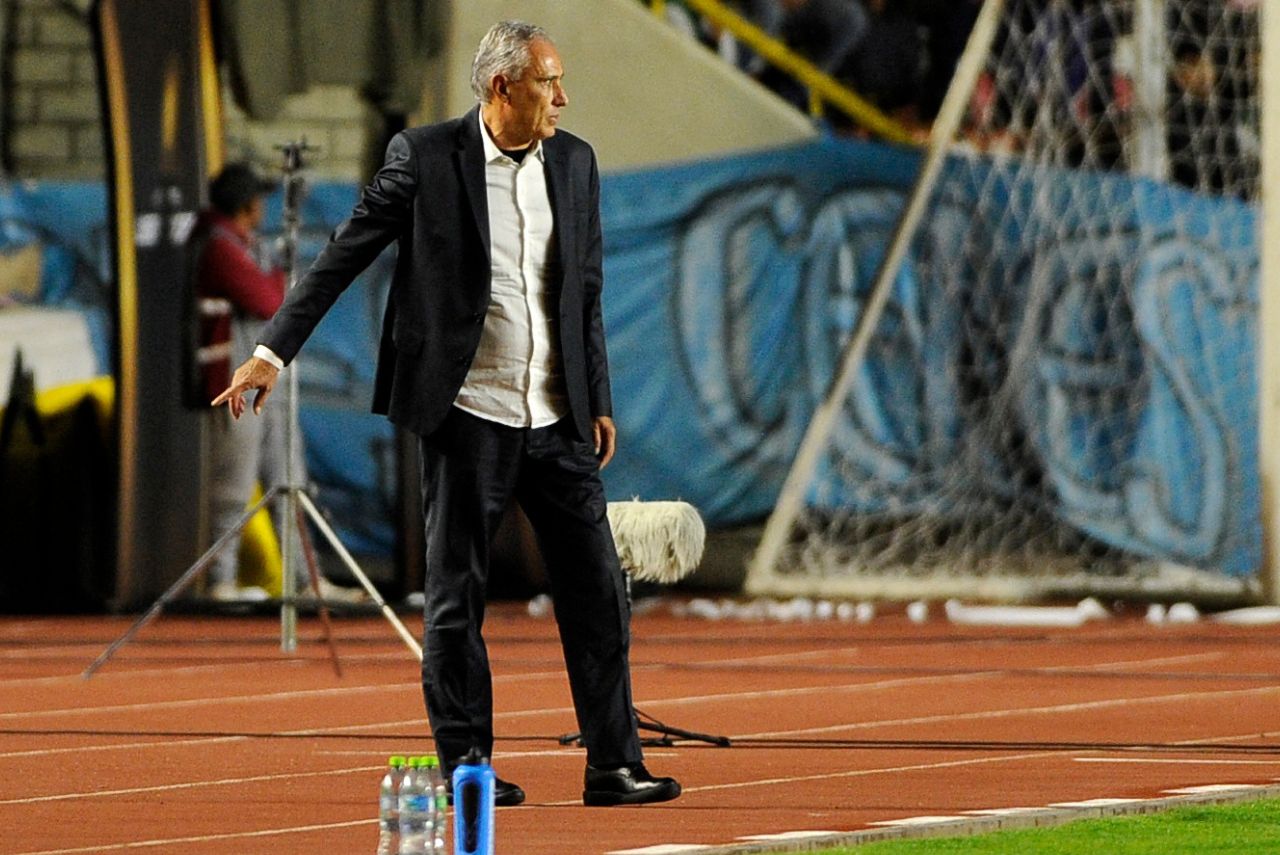 Tite durante derrota do Flamengo na Bolívia