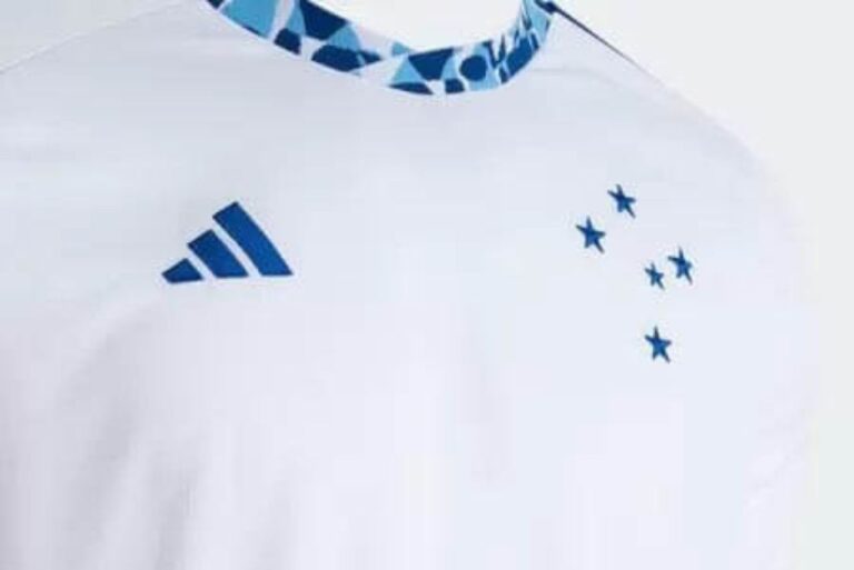 <p>Segundo uniforme do Cruzeiro será lançado nesta sexta (Foto: Reprodução)</p>
