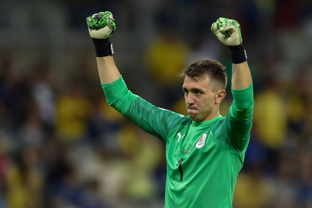 Muslera vai deixar a Seleção Uruguaia (Foto: Douglas Magno/AFP)