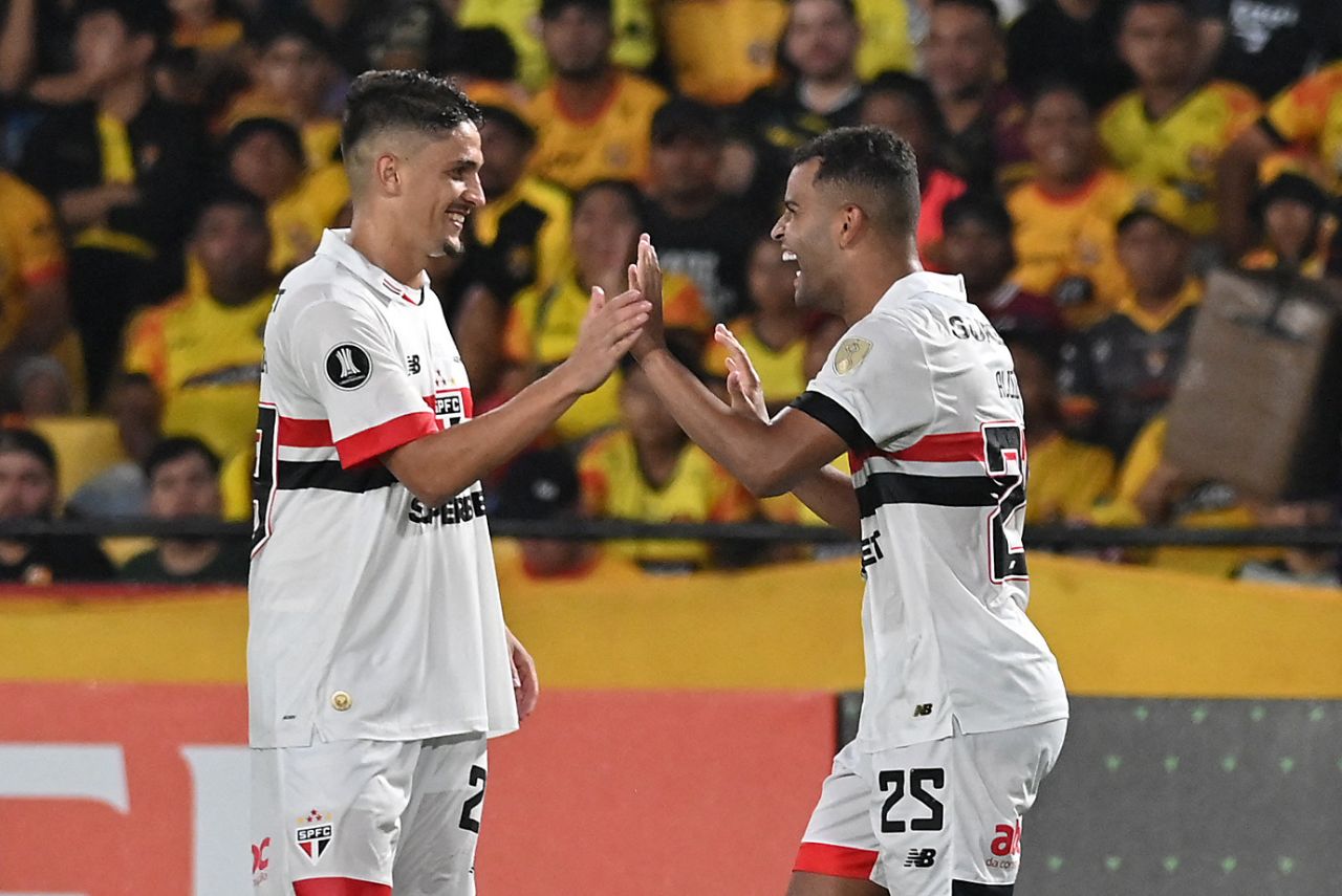 Pablo Maia e Alisson comemoram gol do São Paulo