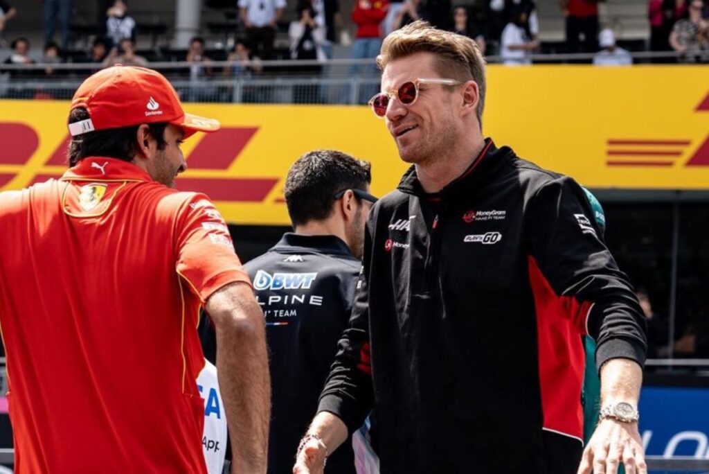 Piloto Nico Hülkenberg em parada dos pilotos na Haas em 2023
