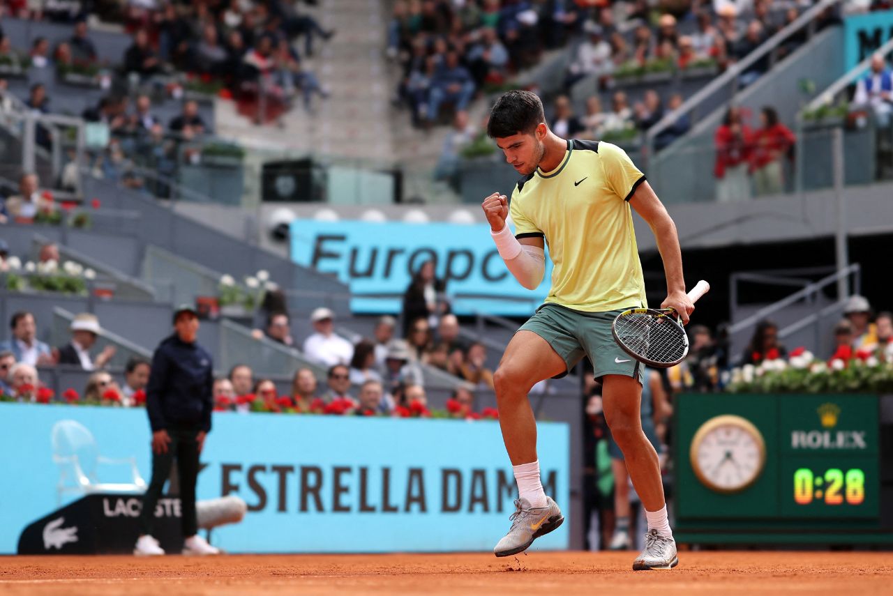 Carlos Alcaraz é o atual campeão do Masters 1000 de Madrid (Foto: Thomas Coex/AFP)