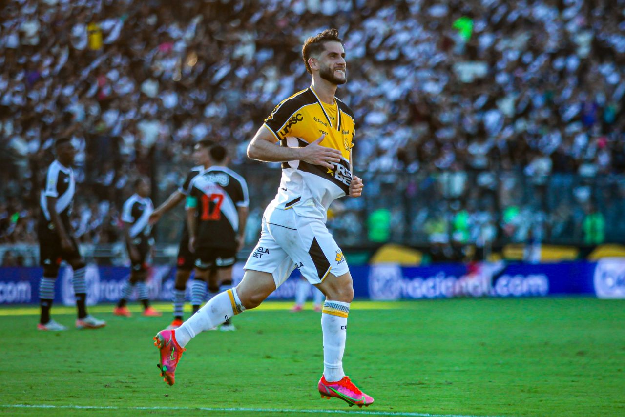Fellipe Mateus fez dois gols contra o Vasco