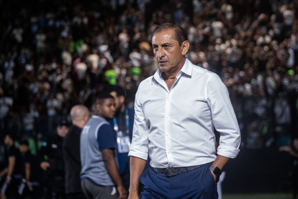 Ramón Díaz, ex-treinador do Vasco, afirma ter descoberto demissão pela internet
