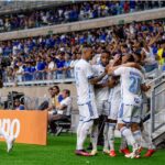 Jogadores do Cruzeiro comemoram vitória