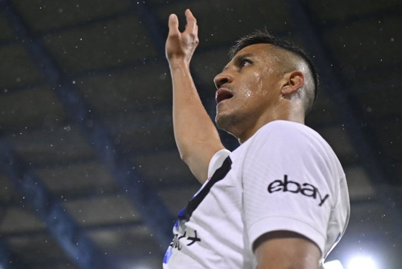Atacante Alexis Sánchez em jogo da Inter de Milão em 2024