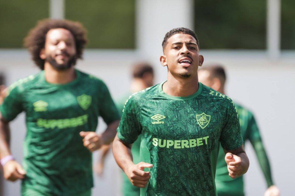 John Kennedy foi afastado por alguns dias das atividades no Fluminense. Foto: Lucas Merçon/Fluminense