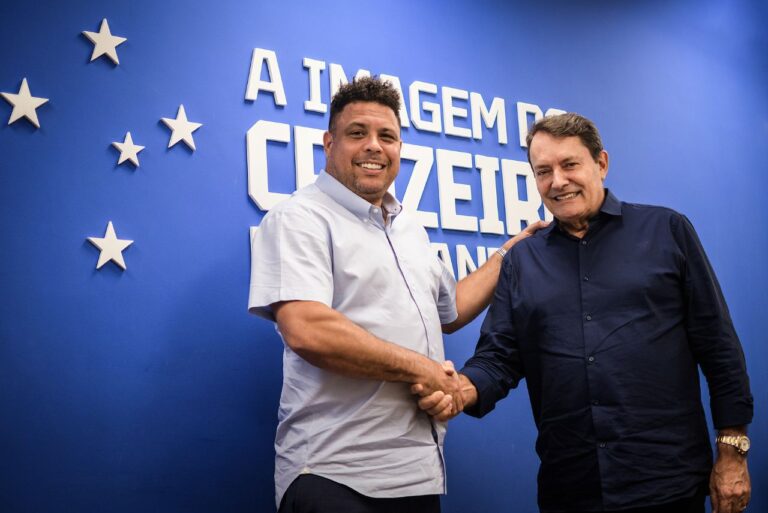 <p>Ronaldo ao lado de Pedro Lourenço, novo dono da SAF do Cruzeiro (Foto: Gustavo Aleixo/Cruzeiro)</p>
